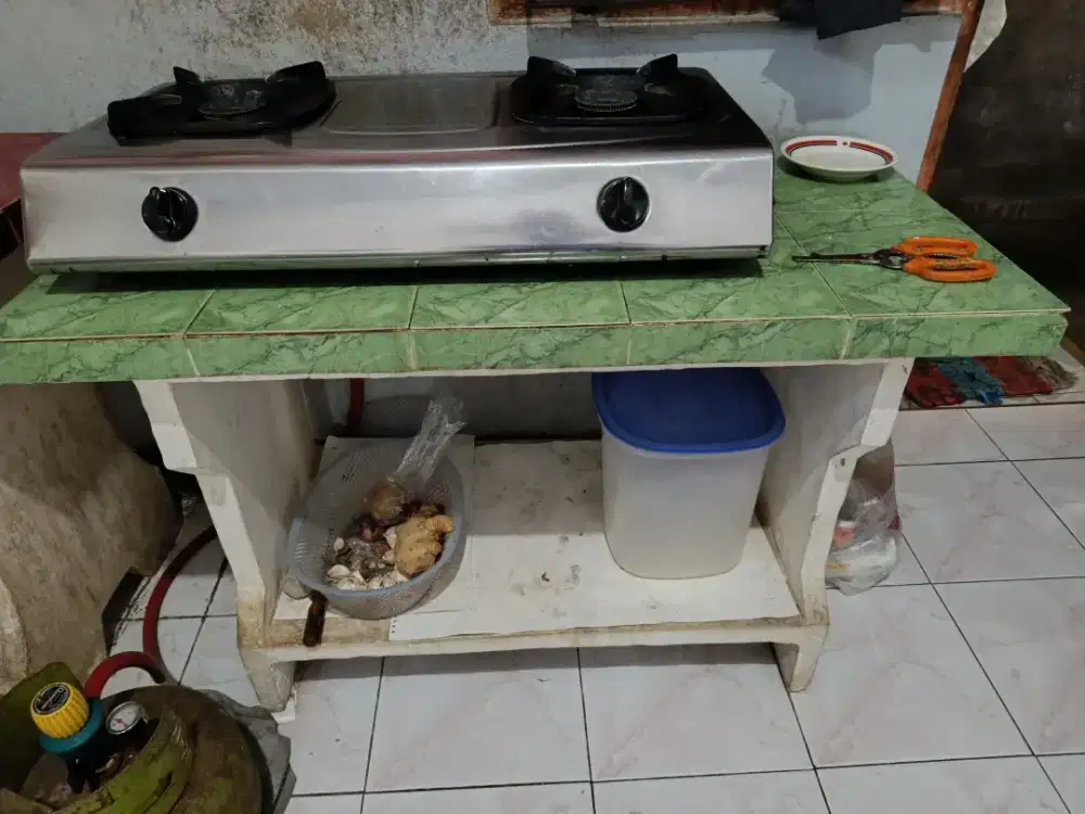 Rak/tempat kompor & bumbu dapur.
