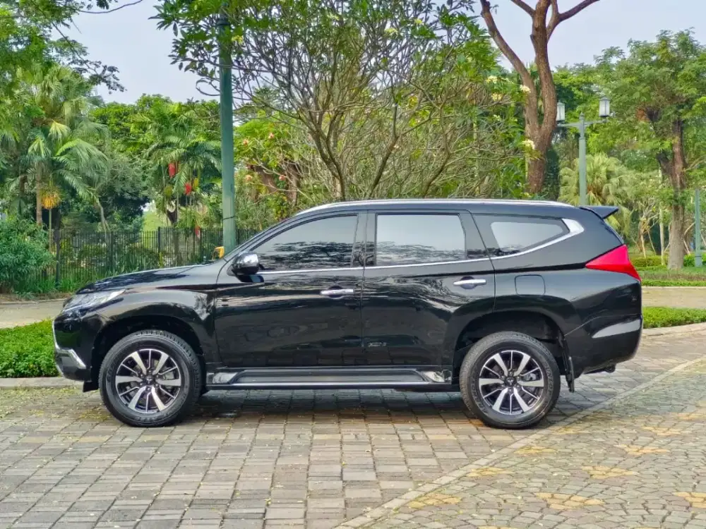 Mitsubishi Pajero Sport Dakar 4x2 Automatic 2016 Diesel Hitam  Metalik