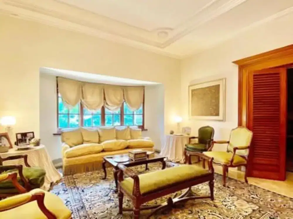 Dijual Rumah Mewah Sangat Luas 2 Lantai Lokasi Strategis Dekat Mall Grand Indonesia di Menteng Jakpus Wt-17773