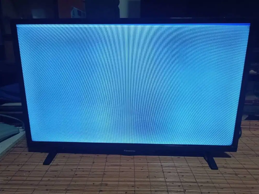 TV PANASONIC 32INCH MINES SEPERTI DI FOTO