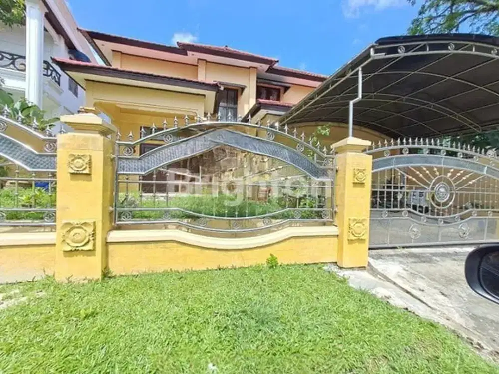 RUMAH CANTIK DUA LANTAI DI PERUMAHAN WIKA