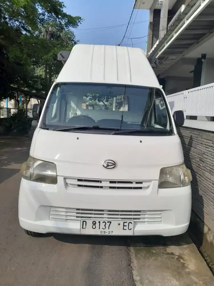Grand Max Food Truck