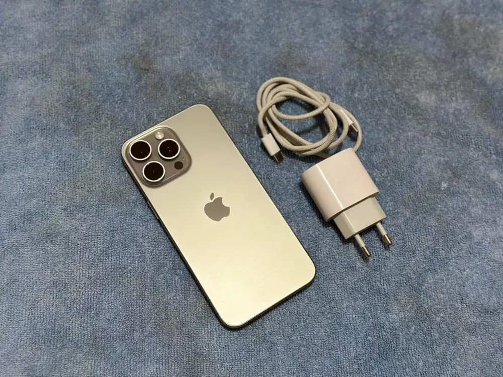 iphone 15 Pro max 256 Natural titanium
