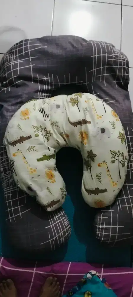 Bantal hamil dan menyusui
