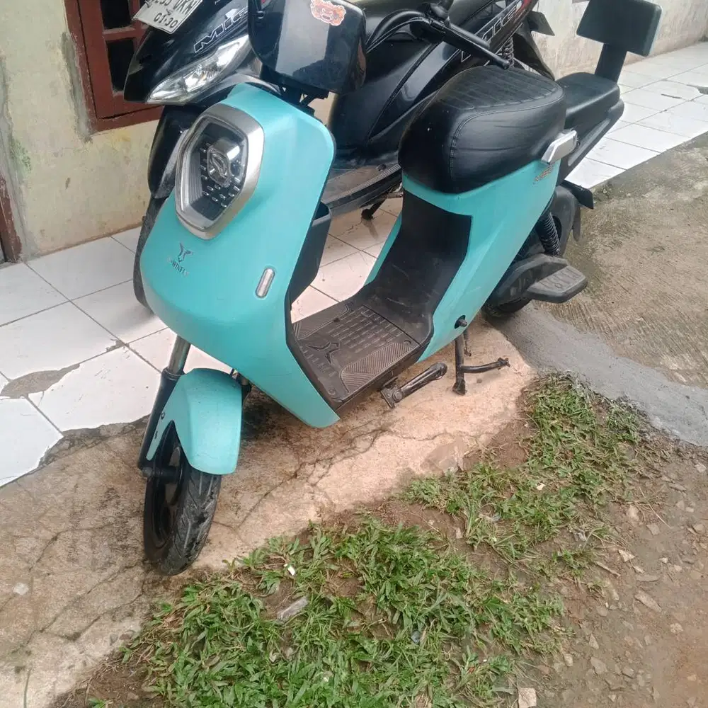 Sepeda listrik second merk U-WINFLY