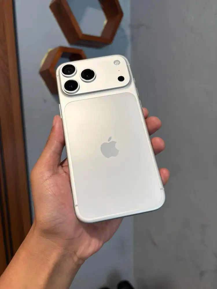 Iphone 17 Promax 256gb iBox silver bh 100% on februari 2027.