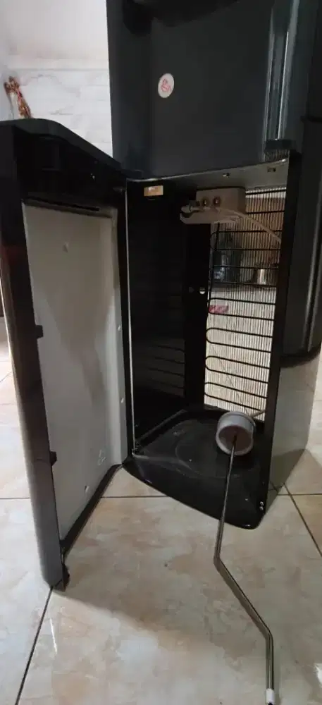 Dispenser air besar