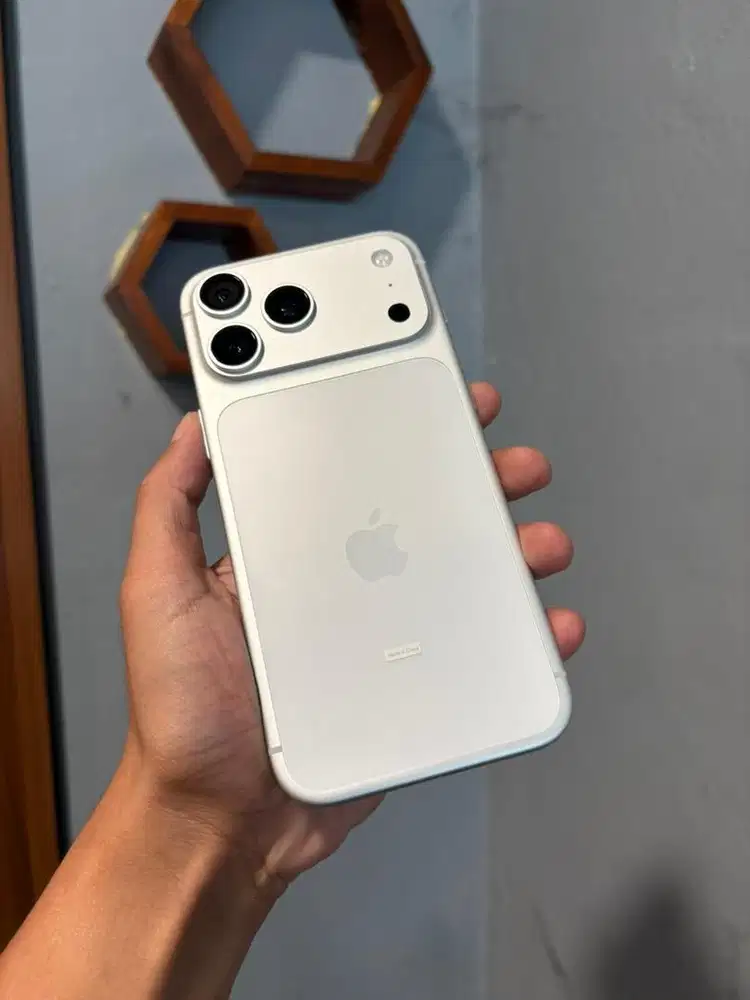 Iphone 17 Promax 256gb iBox, CC 61x garansi on februari 2027. Bh 100%