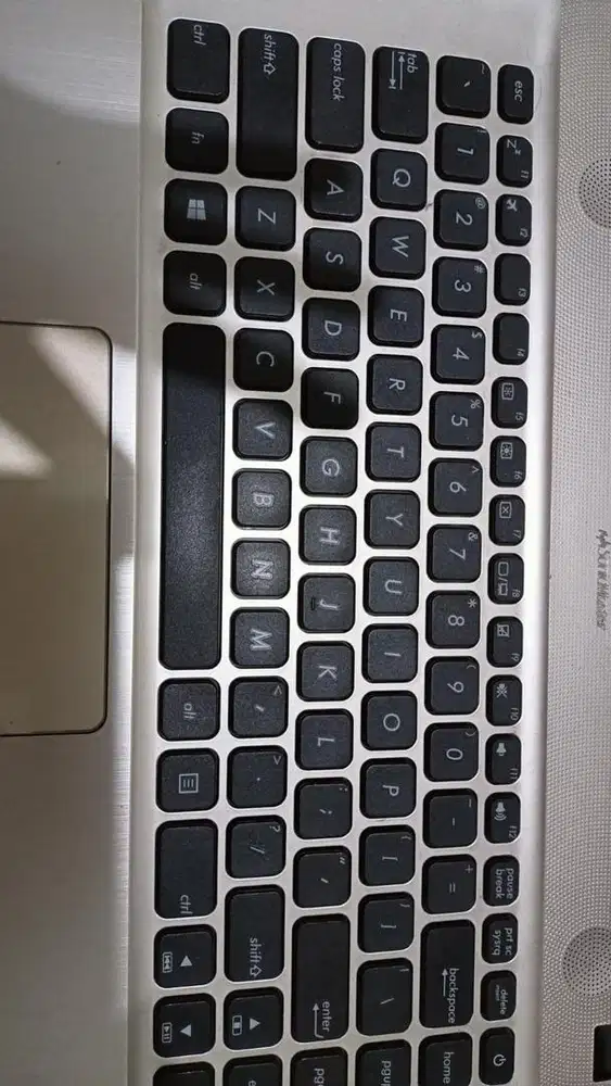 Di jual Laptop Asus X441M bekas - siap pakai