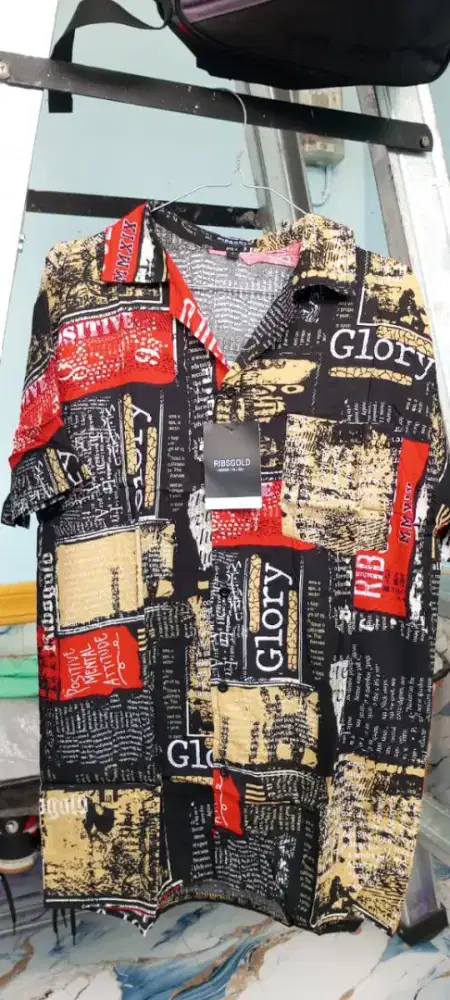 Kemeja size L bahan halus dan lembut