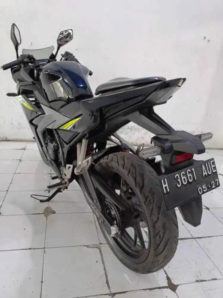cbr 150 R hitam thn 2016