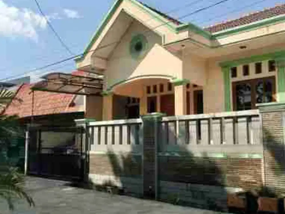 rumah nyaman hadap lapangan 
Cipinang indah 1