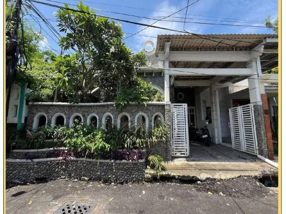 Rumah di Ketintang Permai Hadap Timur Row Jalan 4 Mobil
