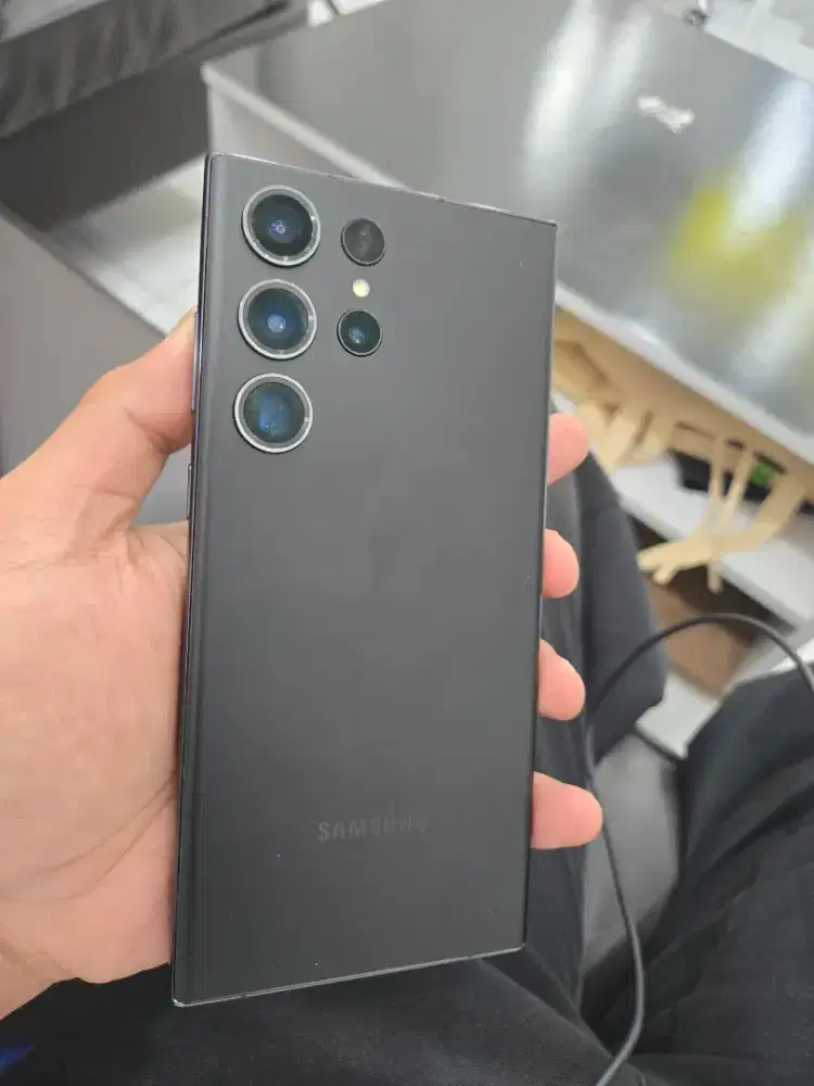 Sein SAMSUNG S23 ULTRA 1TB (fisik mulus)minus lem backdoor kebuka aja