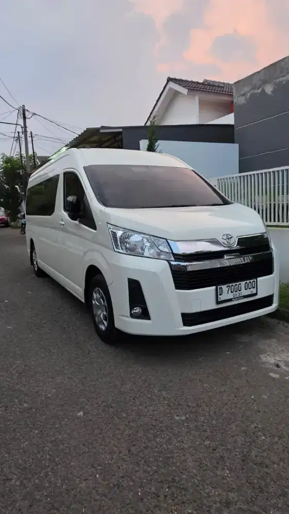 Toyota hiace premio 2025
