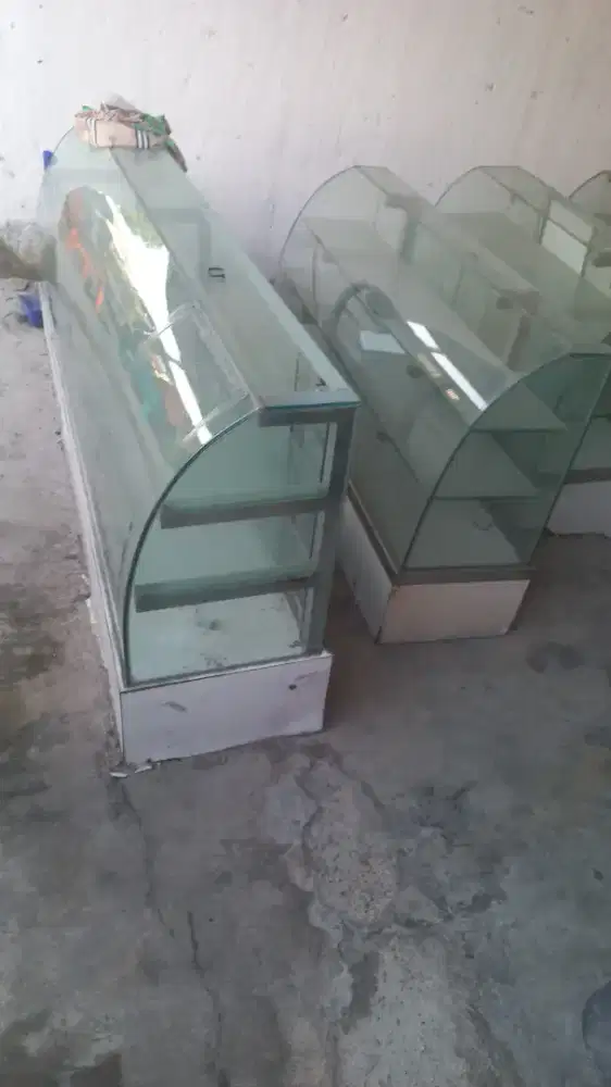 Etalase kaca tebal murah