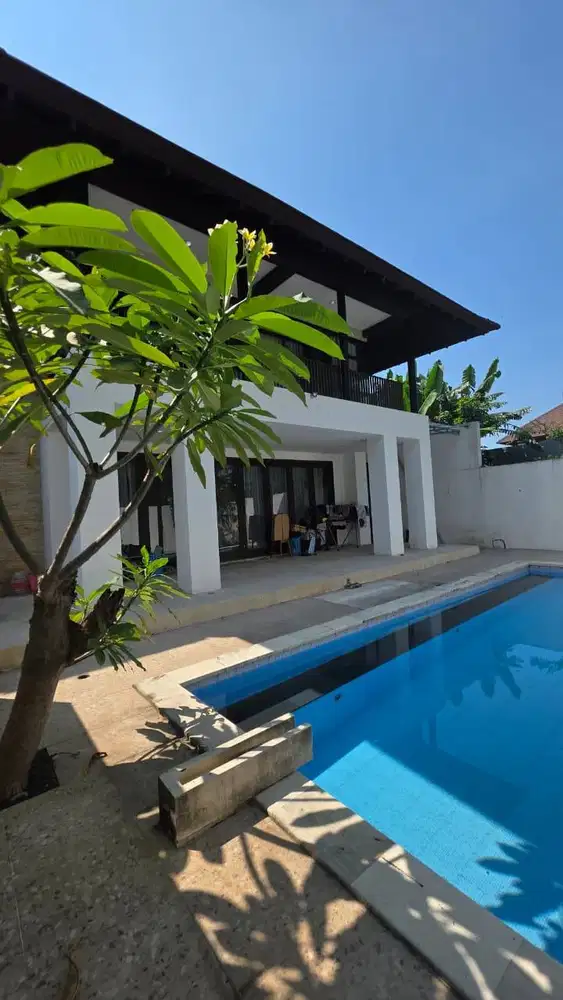 Dijual Rumah Konsep Villa di Isen International Living Surabaya Barat