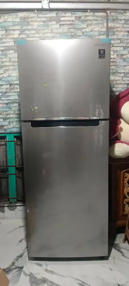Di jual kulkas merek samsung