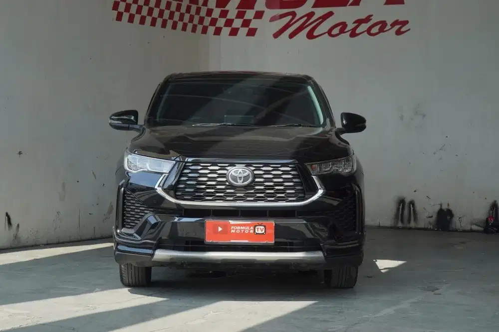 (LOW KM37 RB) Innova Zenix V Hybrid Modelista 2.0 AT 2024