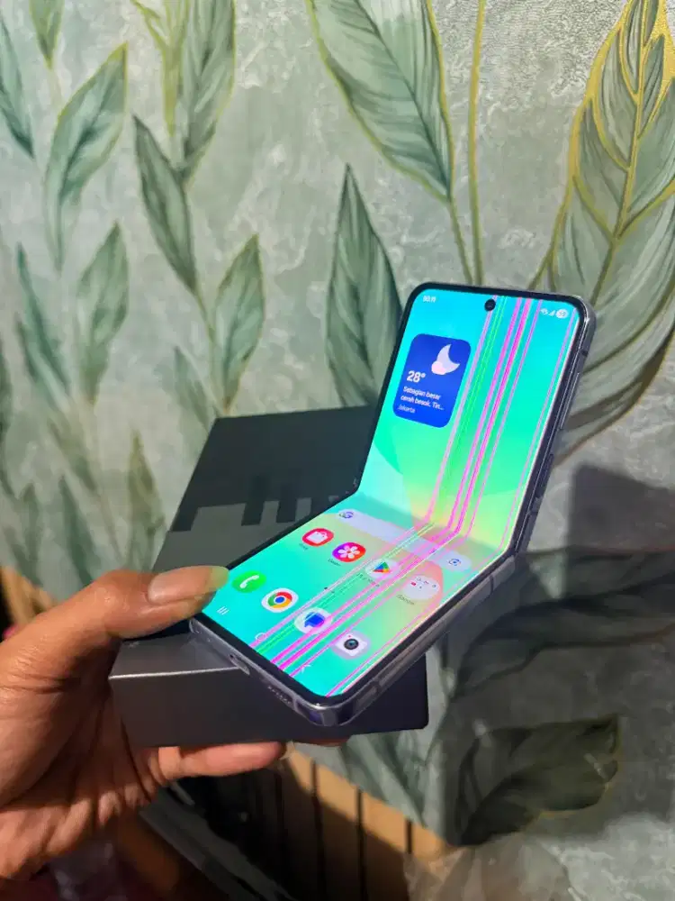 SAMSUNG Z-Flip 4 Ram 8/128GB Garis Cek iklan Lokasi PAMULANG UNPAM