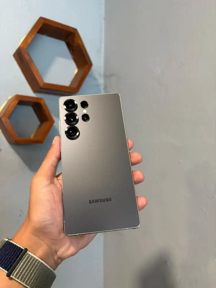 Samsung s25 ultra 12/256gb Sein on desember 2026. Tukar tambah bisa