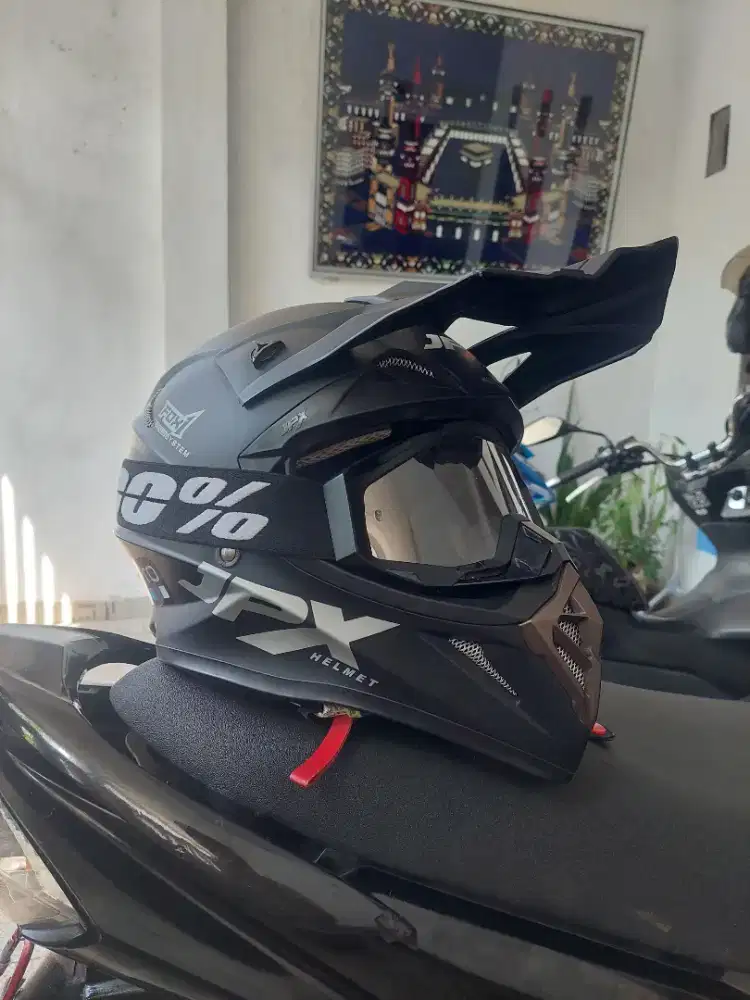 Helm FOX uk XL Manyaran