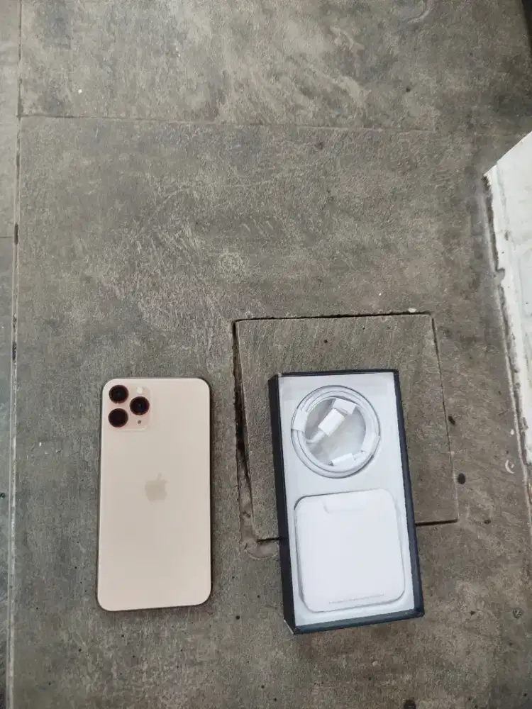 iPhone 11 pro 256gb yang mau silakan gan