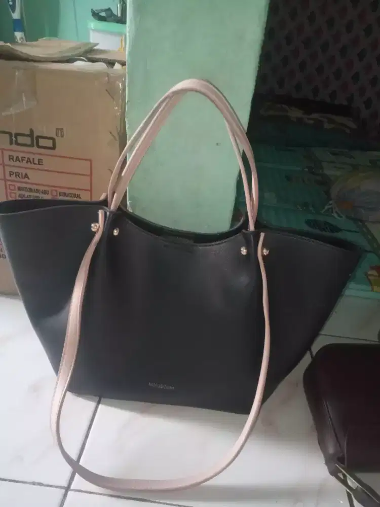 tas wanita warna hitam