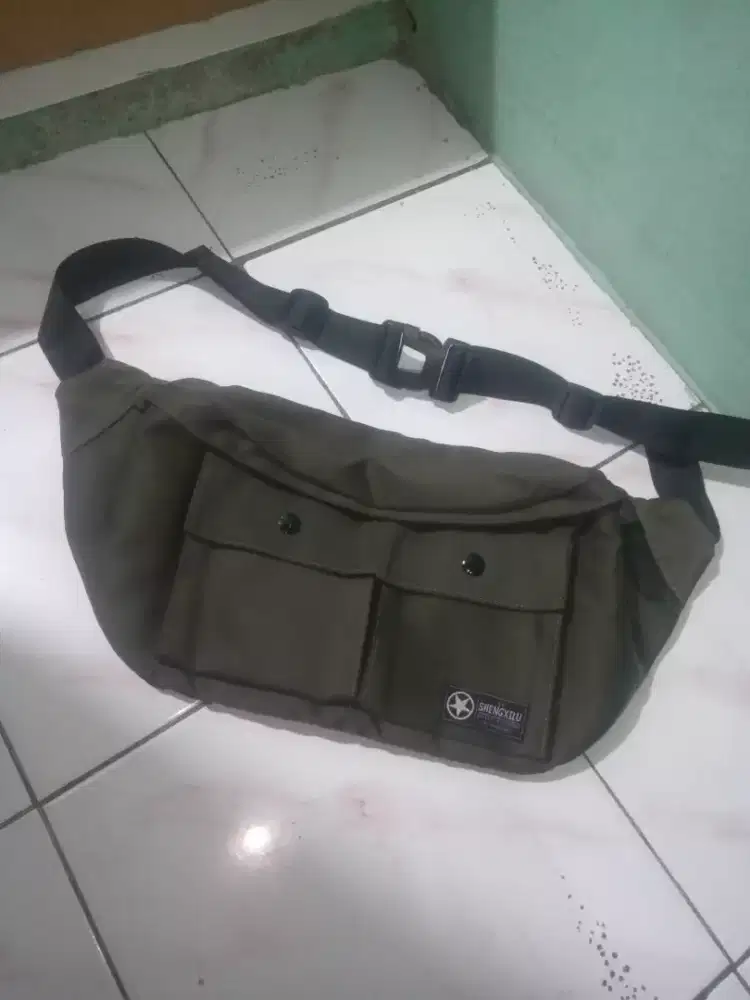 tas pria warna army