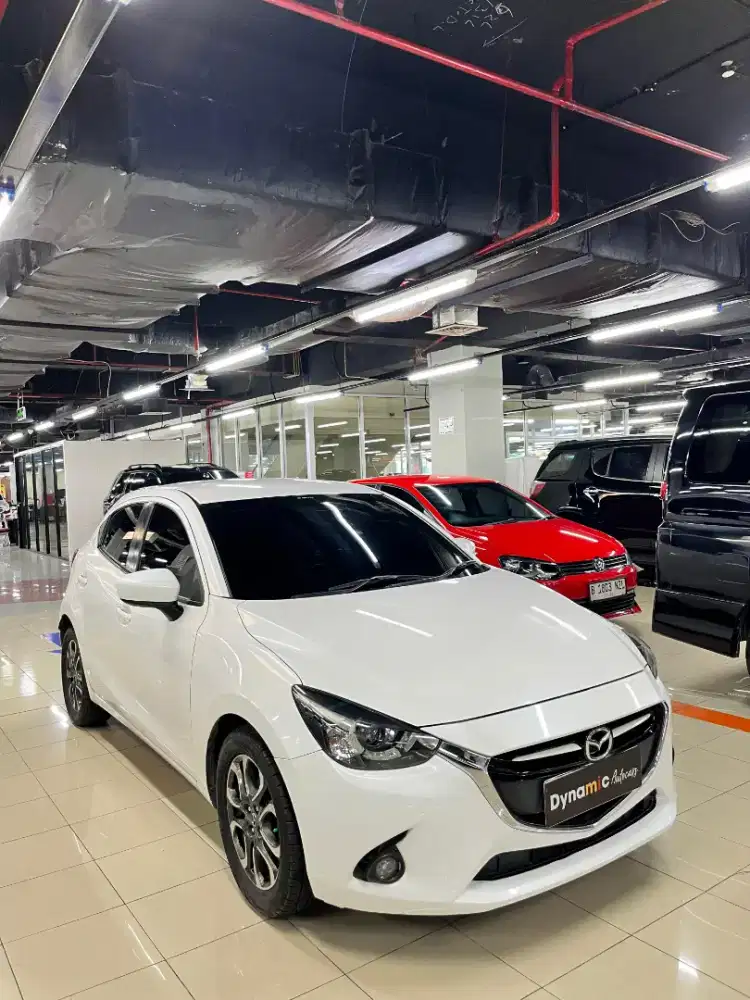 Mazda 2 R thn 2015 
White On Black
Pjk Bln 2 th2027panjang