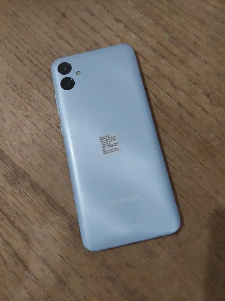 Samsung Galaxy A04e warna Ice Blue