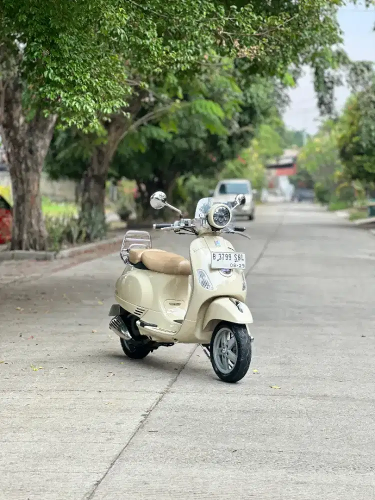 DIJUAL PIAGGIO VESPA LXV 150 3V TAHUN 2014 PERFECT CONDITION