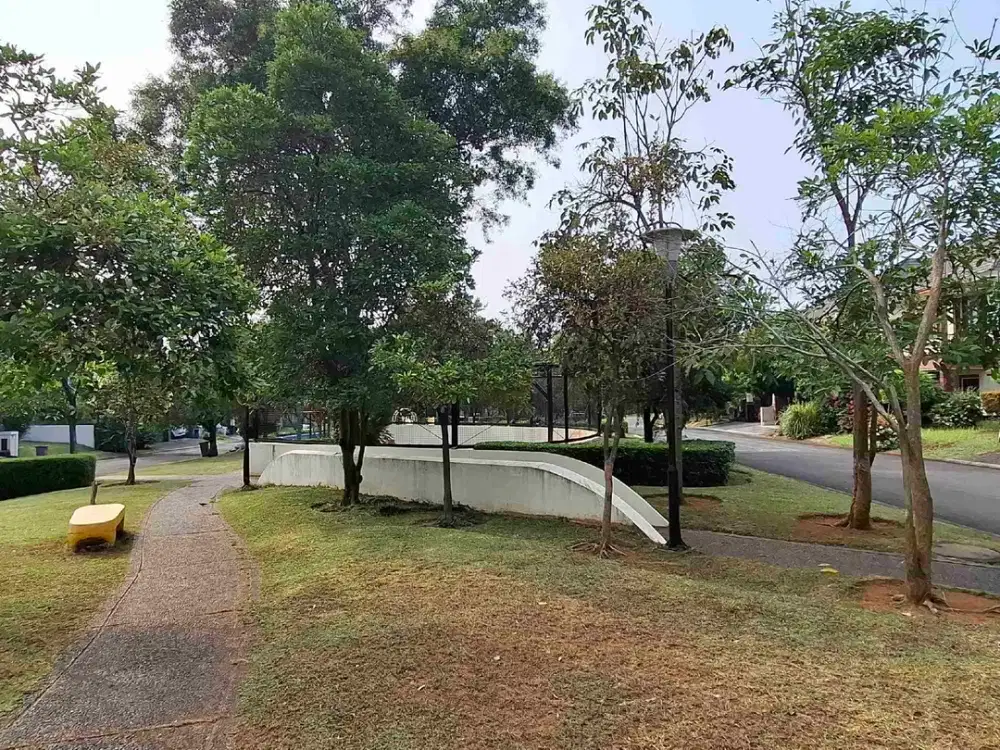 Rumah Mewah 2 Lantai Depan Taman di Cluster Baru, Dekat Mal!