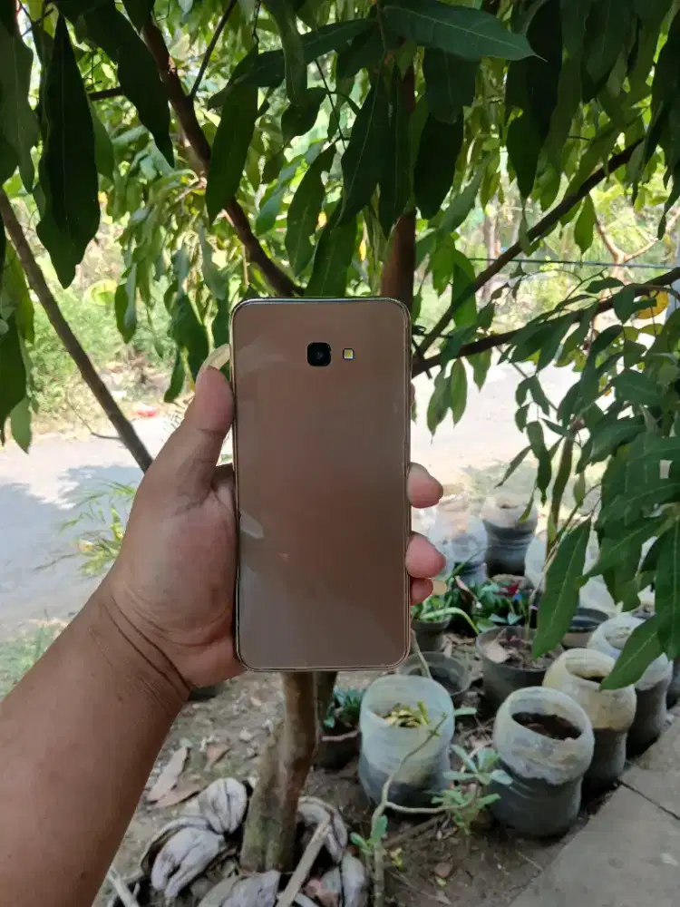 Samsung J4 Plus. Ram 2/16 Gb. Kondisi Siap Pakai