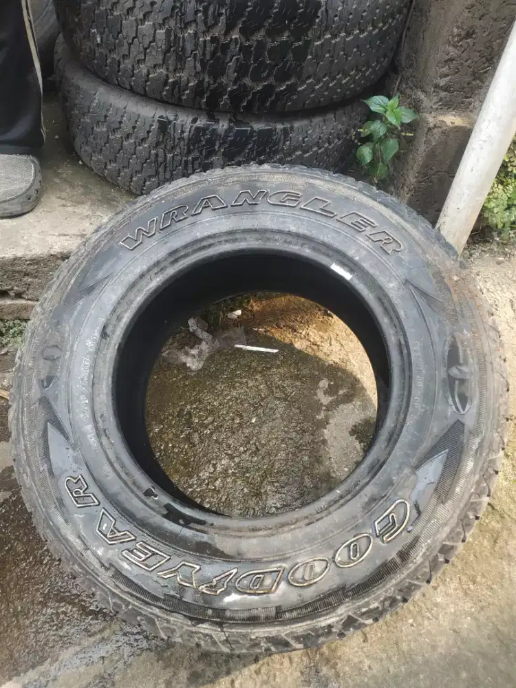 Ban luar ukuran P245/75R17 110 T