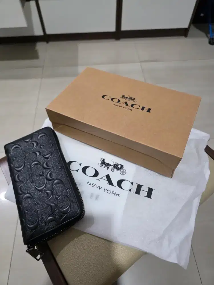 Dompet Long Coach Motif Timbul Pria