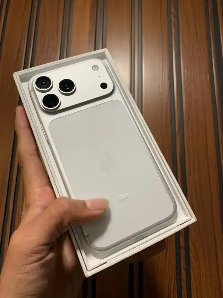 iPhone 17 promax silver 256gb iBox