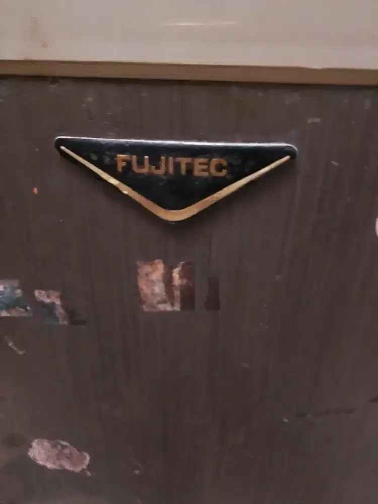 Kulkas 1 pintu merk fujitec
