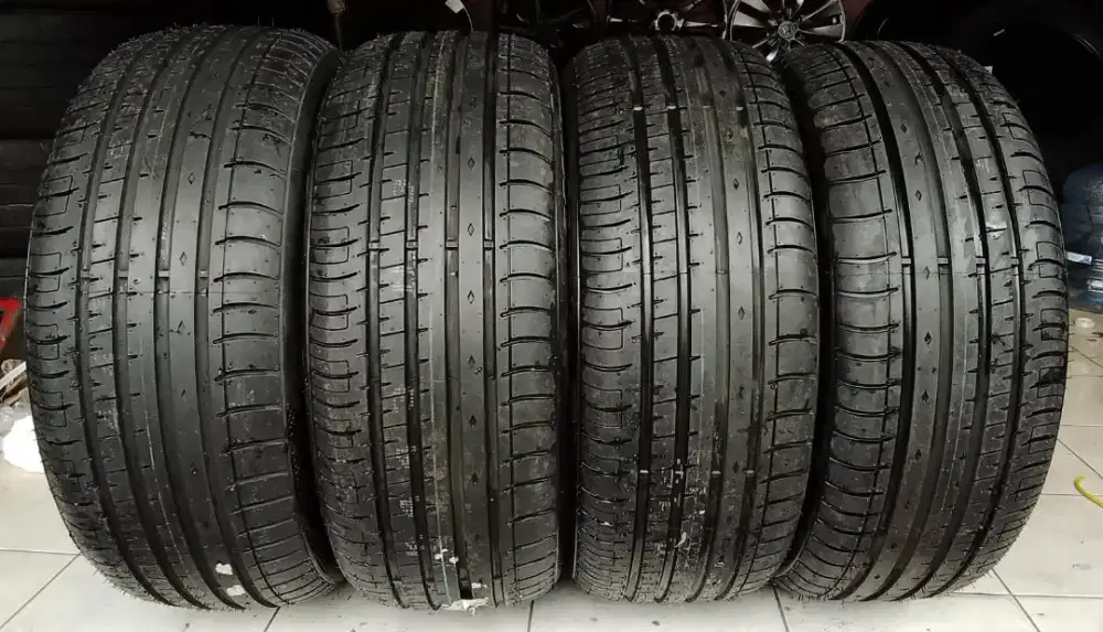 Dijual. 4pc ban 225/55 R17 merk accelera