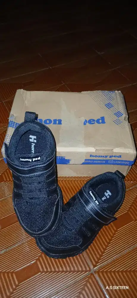 Jual sepatu anak