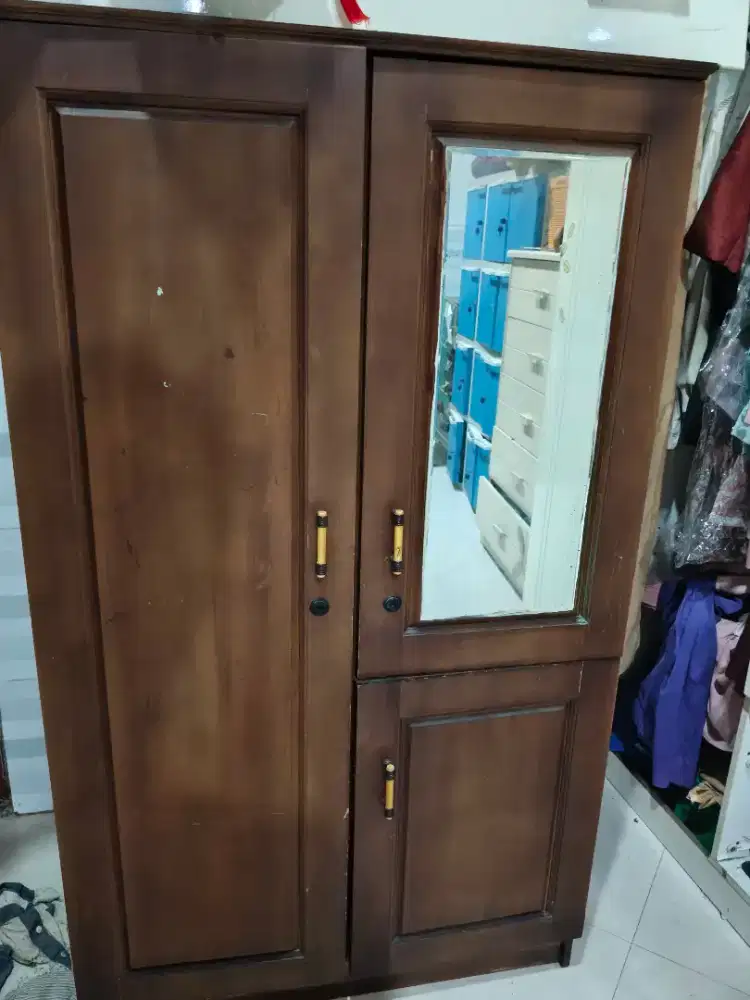 Lemari kayu bekas like new, kondisi bagus, minus laci