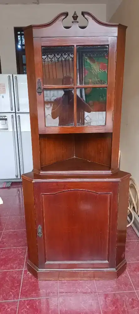 LEMARI SUDUT KAYU JATI