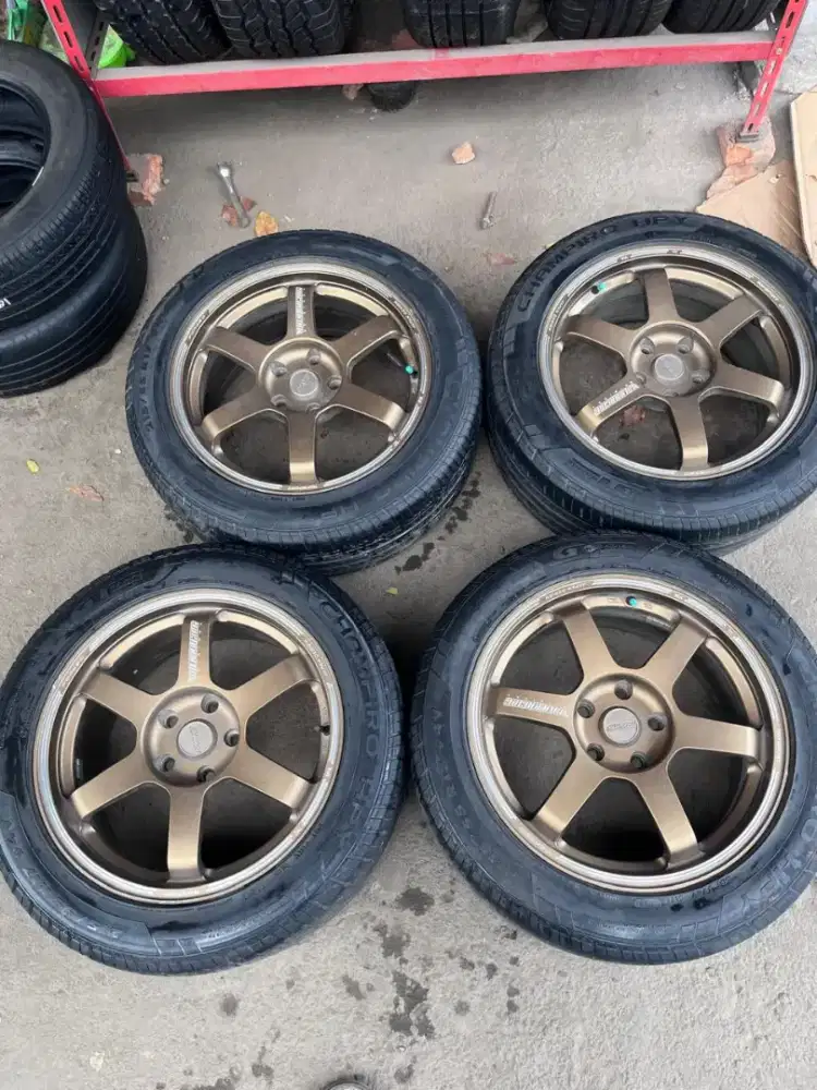 Velg te37 ring 17x8 pcd 5x114,3 ET 40 SSW Thailand. Ban 215/55 r17