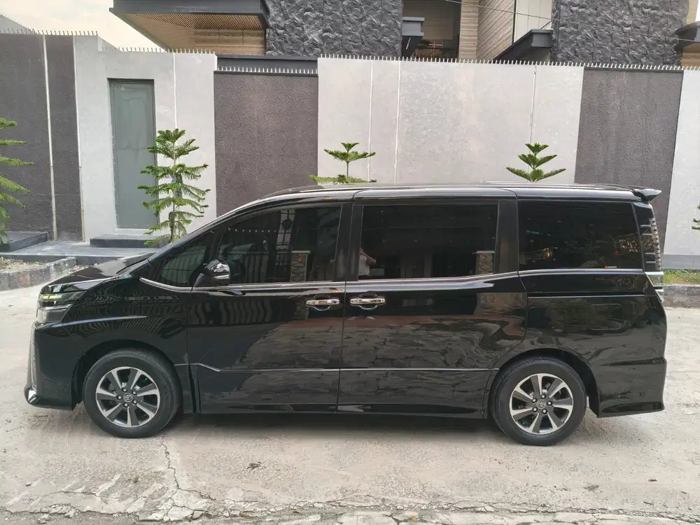 Toyota Voxy 2018 Bensin