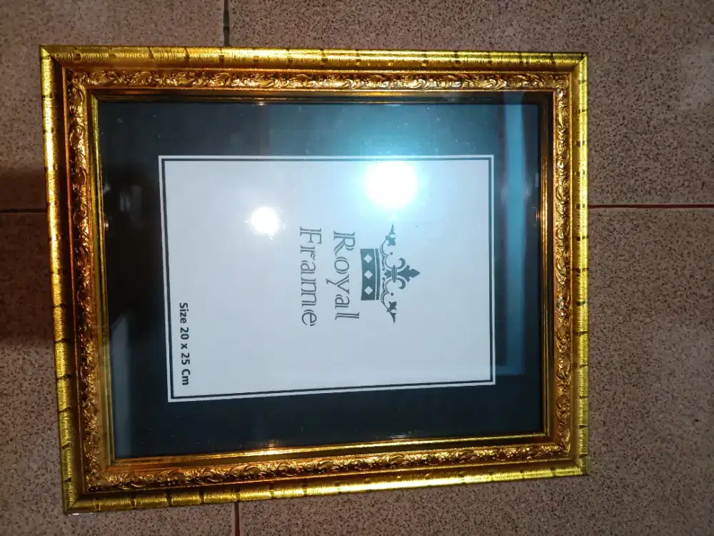 Royal Frame size 20cm x 25cm