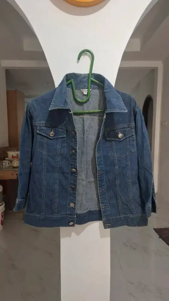 Jaket Jeans Wanita Details (Size M)
