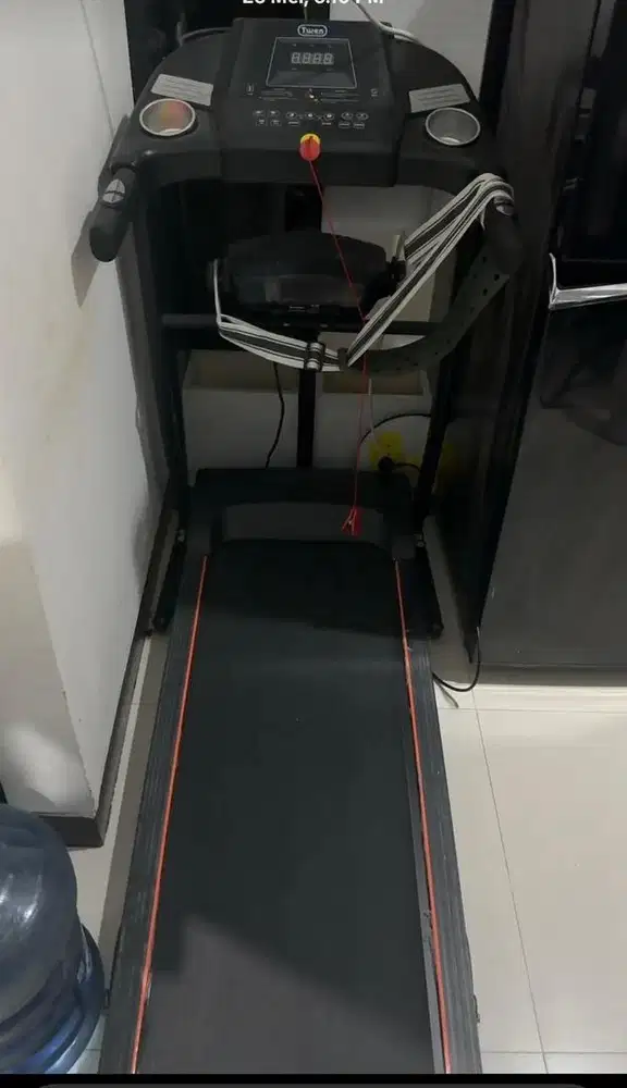 Di jual treadmill elektrik...merk tween