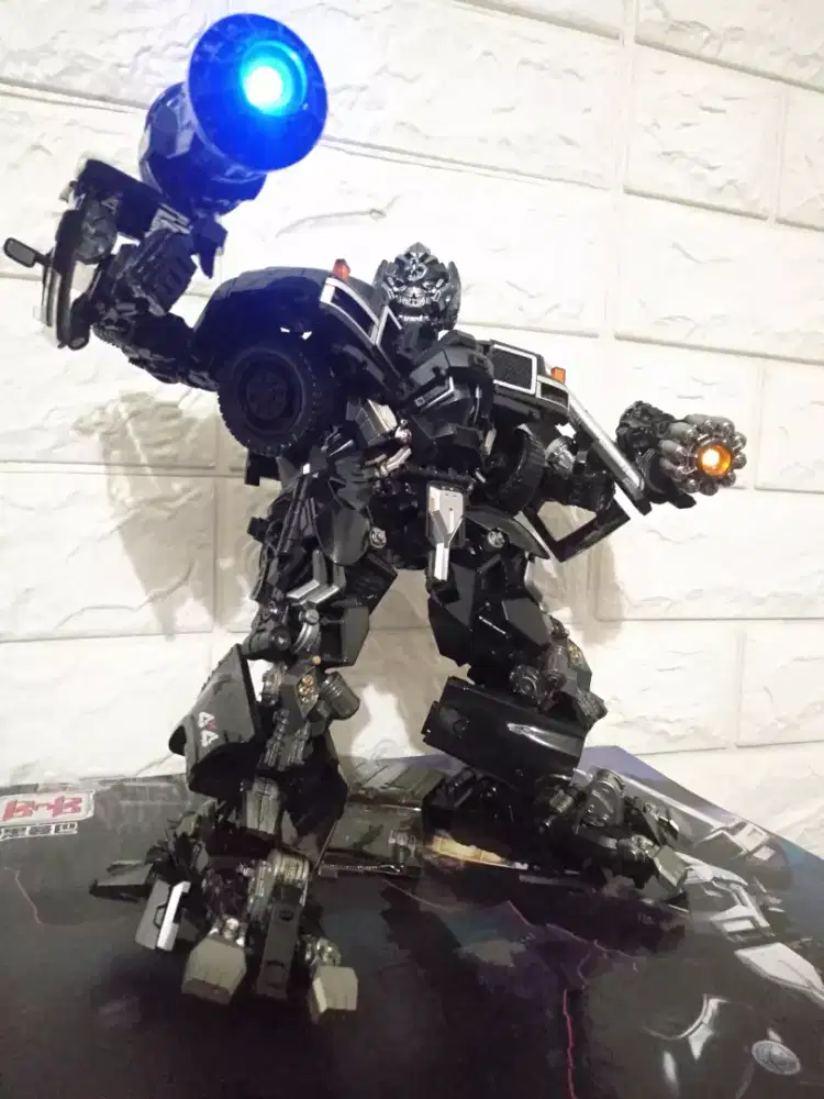 Mainan robot transformers