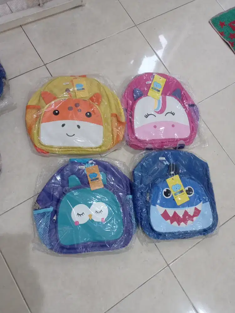 Harga 12 pcs. Tas Ransel untuk Sekolah Anak Motif Kartun Warna Cerah.