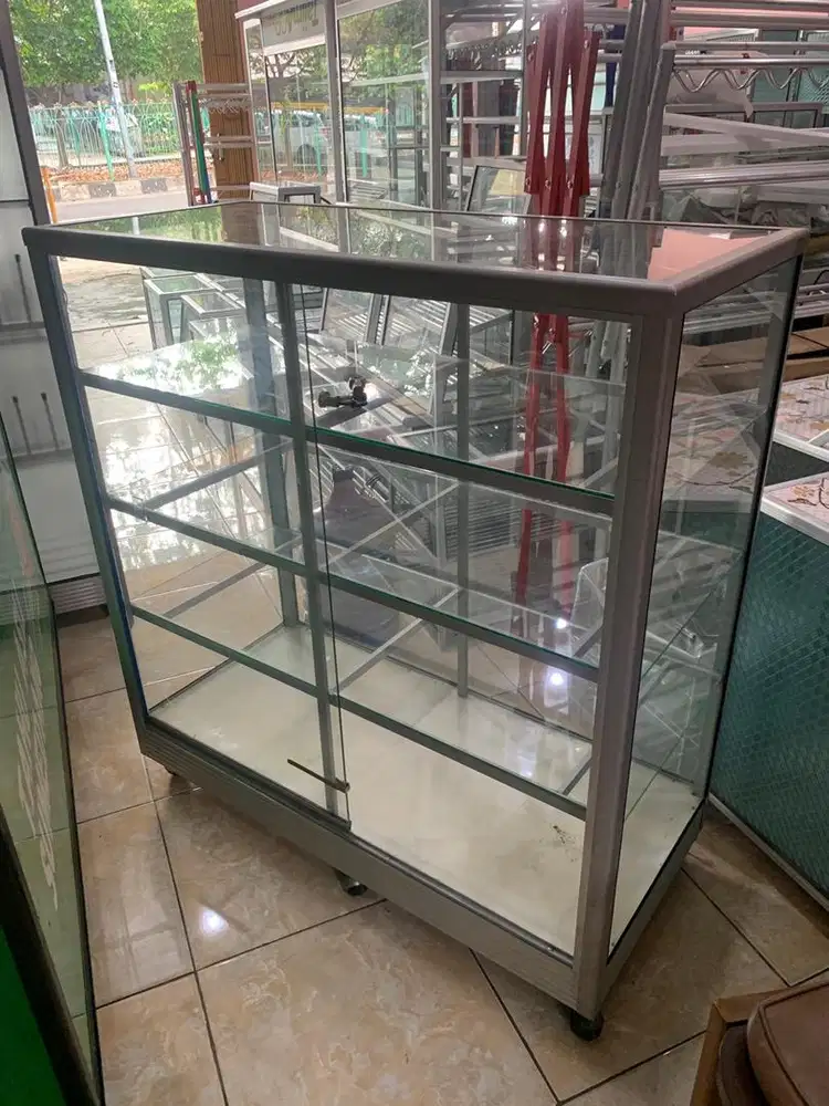 Etalase kaca 110cm